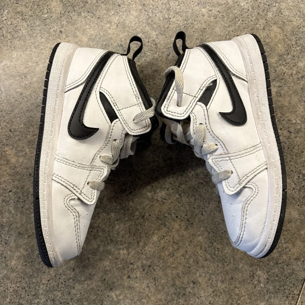 Nike Air Jordan 1 Mid Toddler Child's Sz 9.5 White/Black Very Good Cond.